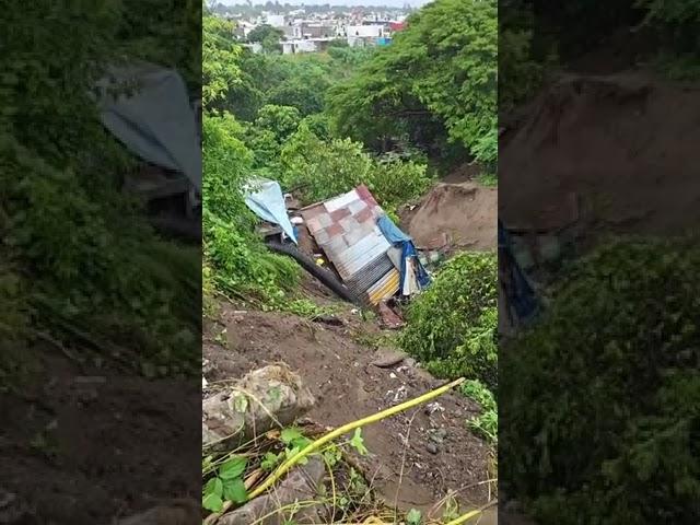 Casa termina en un barranco