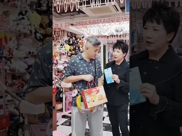  中秋派福袋  今日好開心同梁天柱醫師一齊派福袋。#hkbonesetter #xyberforce