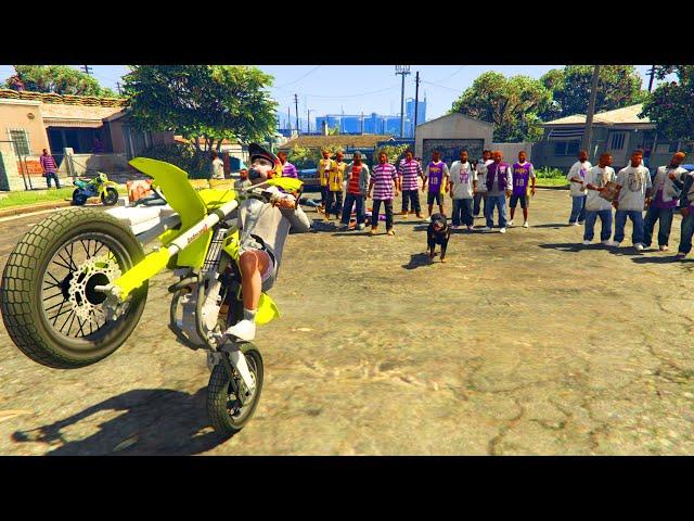 Je Vole une MOTO KTM dans LE QUARTIER LE PLUS CHAUD DE GTA 5 !