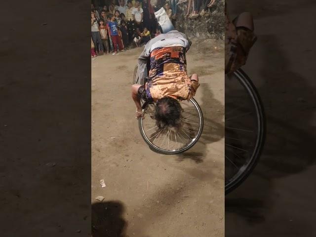 new cycle stunt sk mohsin  #yt #youtube #viralshort #art #viral #cyclebalance #artist #cyclestunt