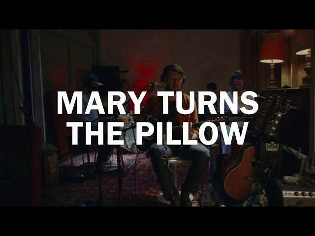 Aidan Knight - Mary Turns The Pillow (Live)