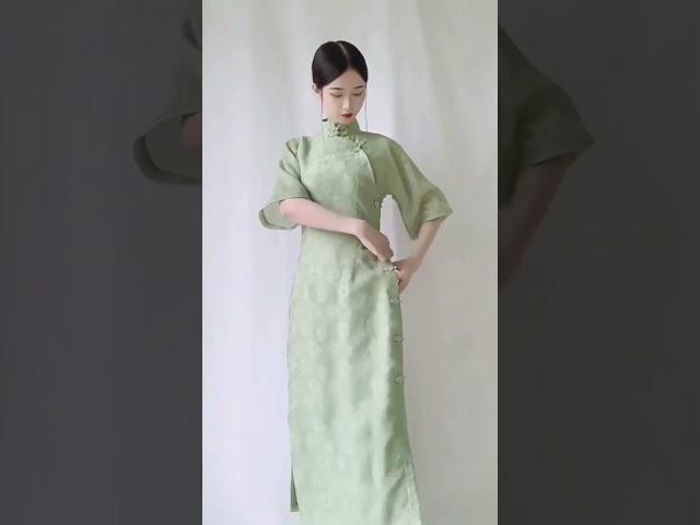 How easy to dress the Chinese Cheongsam