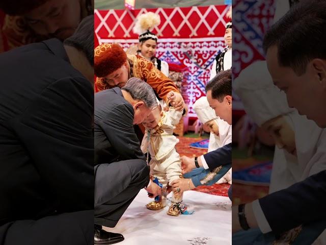 Қасым-Жомарт Тоқаев пен То Лам «Этноауыл» көрмесін аралады