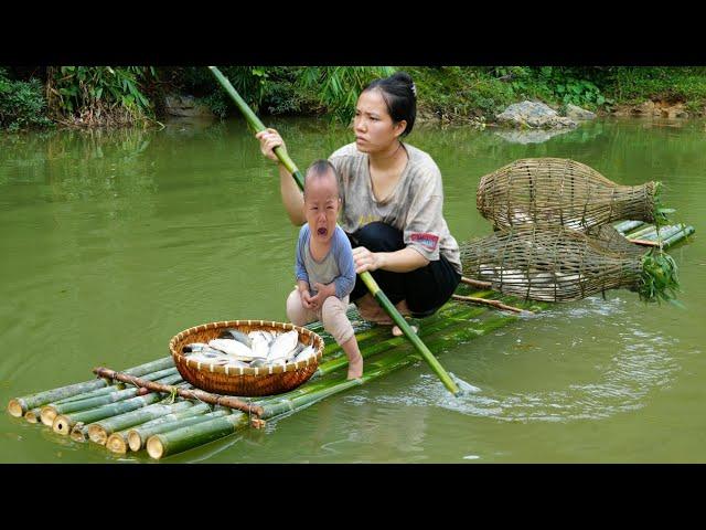 Full video, daily life of single mother and baby going to the stream to make raft to catch fish