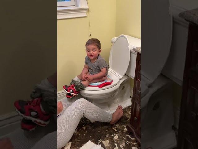 FUNNY POTTY TRAINING #pottytraining #pottytrain #potty #pottytrainingboys #pottytrain #potty #toilet