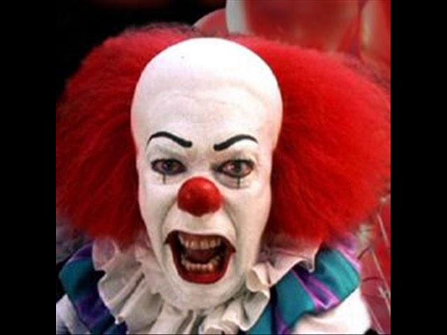 EAR OF NEWT EXCLUSIVE: Tim Curry talks Pennywise on the set of Stephen King's It in 1990