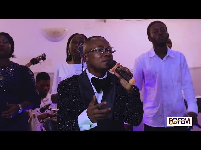 en images la chanson losambo fr bodrick touche le trône du seigneur en concert