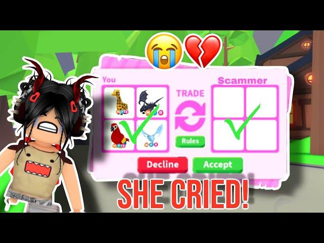 Reacting To Players Getting SCAMMED In Adopt Me! *VERY SAD*