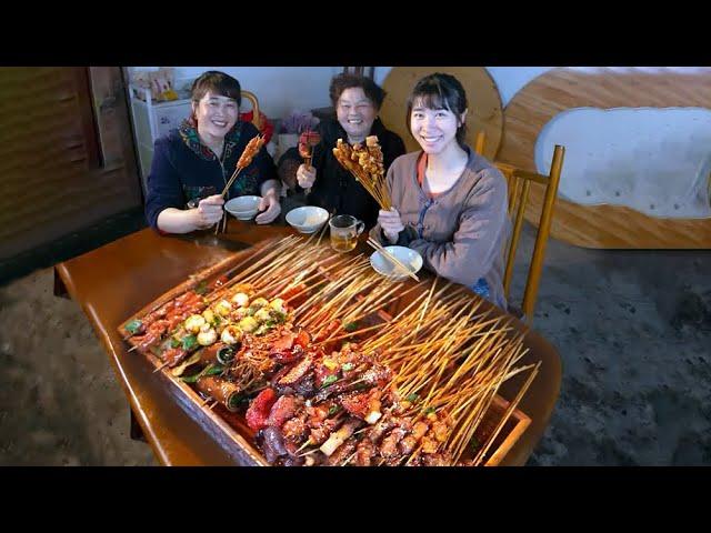 Rural girls go milling rice and go home to eat spicy skewers甜甜骑车碾米，回家吃妈妈秘制香卤串串