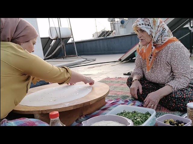 Çatıda Komşu Teyzelerime Gözleme Sözüm Vardı Sacda Gözlemeyi Yiyen Teyzelerimin Duaları Yeter Bana