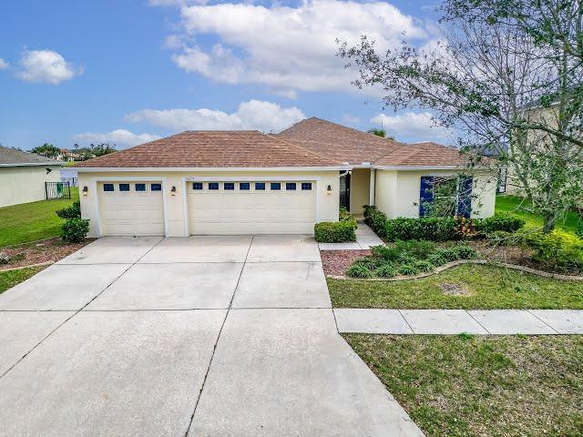 Florida Beachside Home Tour 5325 Sandy Shell Dr | Pool, Lake Views & 3-Car Garage In Apollo Beach!