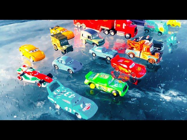 Looking For Lightning McQueen: McQueen, Tow Mater, Dinoco King, Cruz Ramirez, Jackson Storm cars toy