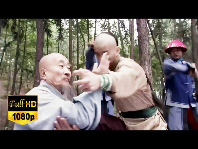 The enemy didn't realize that the 80-year-old monk was a master of Shaolin Kung fu.