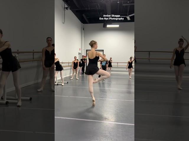 Casual 10 pirouettes #ballet #ballerina #balletdancer #shorts #2022