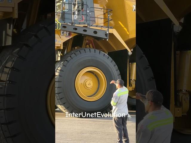 You’ve never seen this in Las Vegas - CAT 798D on the move