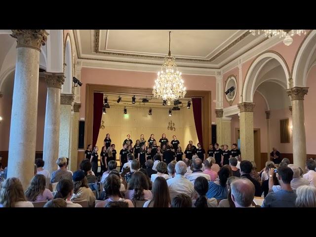 Chor des Bischöflichen Gymnasiums Augustinum Entschleunigung Herwig Reiter UA