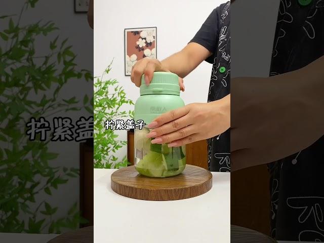 #榨汁杯 不想贴秋膘就喝它#仙女都在喝什么 #谁懂啊真的很好喝 #便携式榨汁杯 #榨汁桶