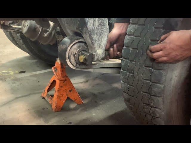 Rear Spring Eye Bushing Tool | OTC Freightliner Press