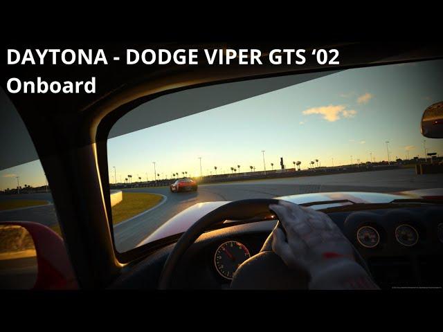 4 tours sur le circuit de DAYTONA en DODGE VIPER GTS '02 - Onboard