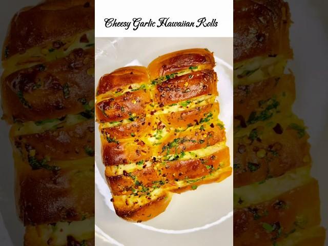 Cheesy Garlic Hawaiian Rolls #shorts #garlicbread #dinnerrecipes