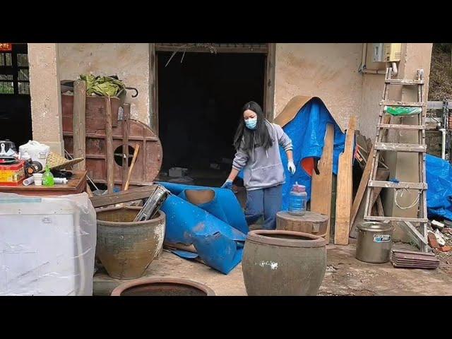 Single girl renovate old houses in the mountains Bedroom renovation and toilet construction Rural