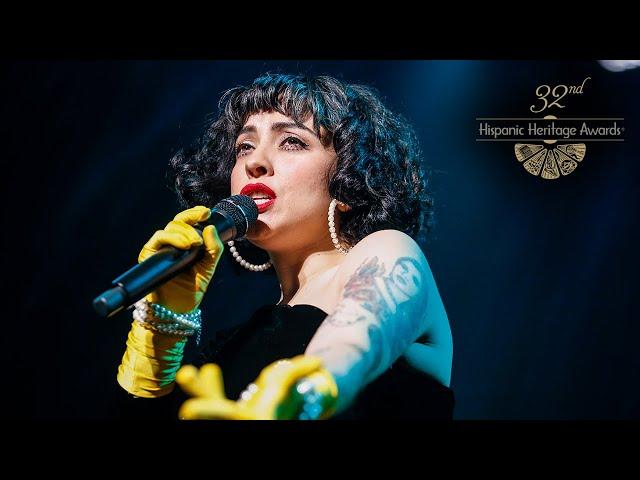 LIVE! “¿Por qué me fui a enamorar de ti?” By Mon Laferte at the 32nd Hispanic Heritage Awards