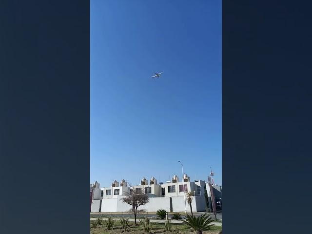Living near an airport be like