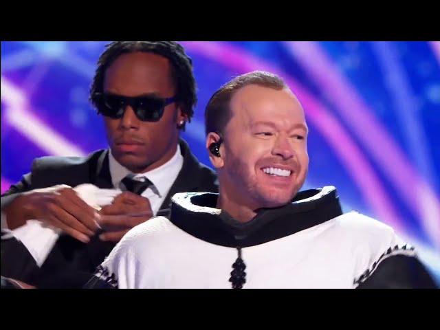 Cluedle-Doo Donnie Wahlberg Tricks Wife with "Return of the Mack" - The Masked Singer Season 5 E12