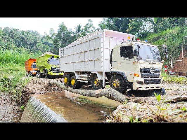 JEMBATAN EXTREME Dump Truk Fuso Trinton Bermuatan Truk Pasir Truk Hino 500 Terguling Rc Handmade