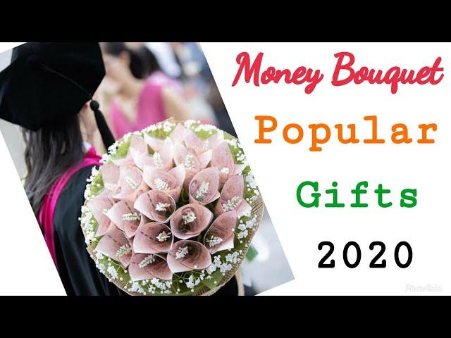 Popular gifts in Thailand given on graduation day.ช่อธนบัตรวันรับปริญญา