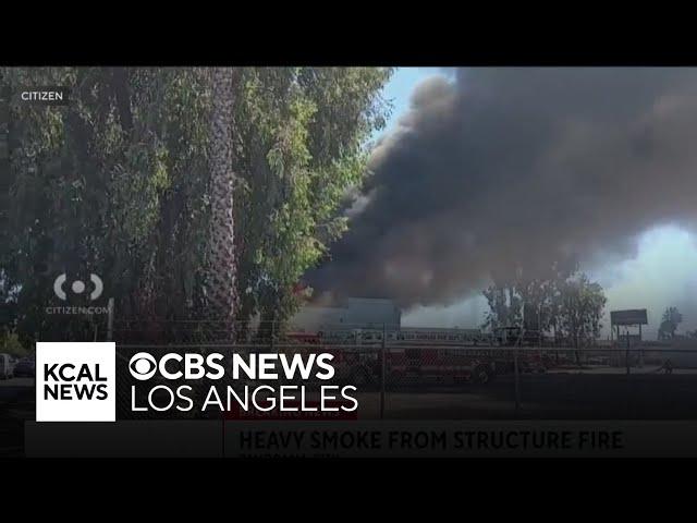 Large fire engulfs vacant commercial building in Panorama City