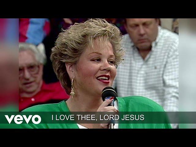 Gaither - Away In A Manger / O Come, All Ye Faithful (Lyric Video / Live)