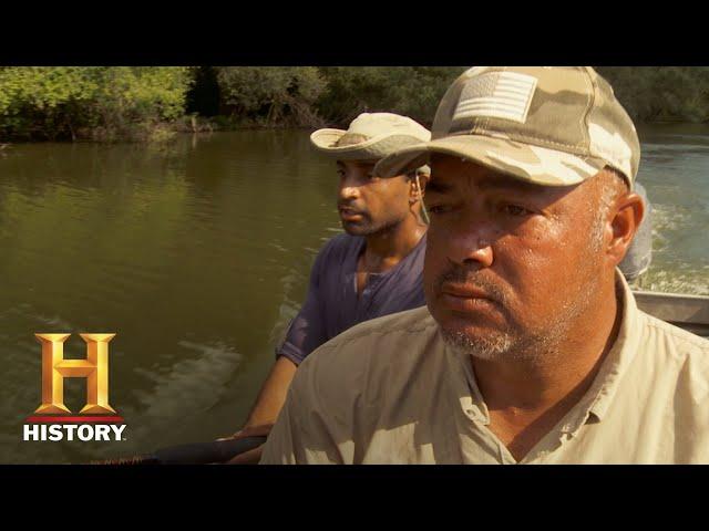 Swamp People: Bulldozer Alligator Sends Joey on a Wild Chase (Season 10) | History