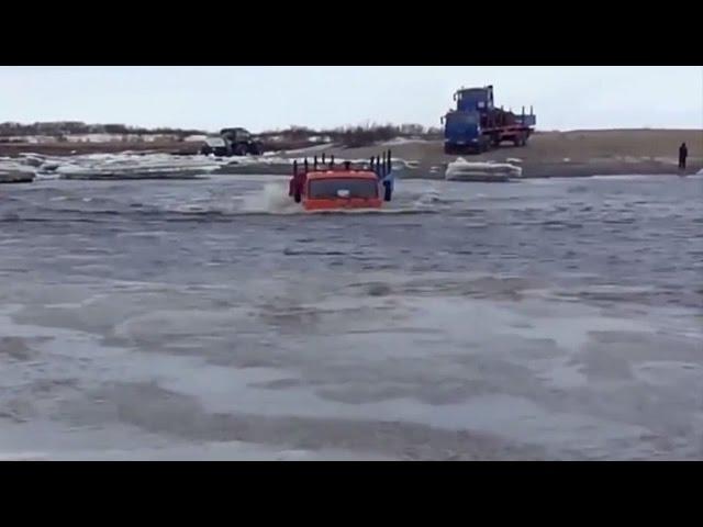 Грузовые автомобили КАМАЗ под водой - опасное видео 2015