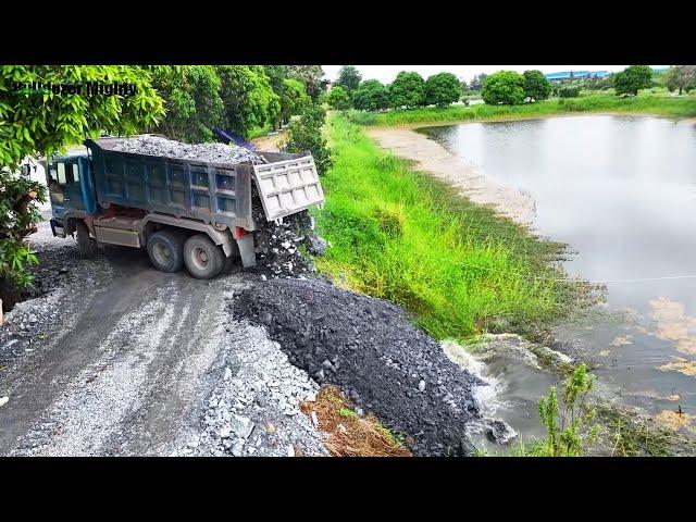 Skill Driver Operator Bulldozer KOMATSU D31P Push Stone Into Water, Dump Truck 5Ton Unloading