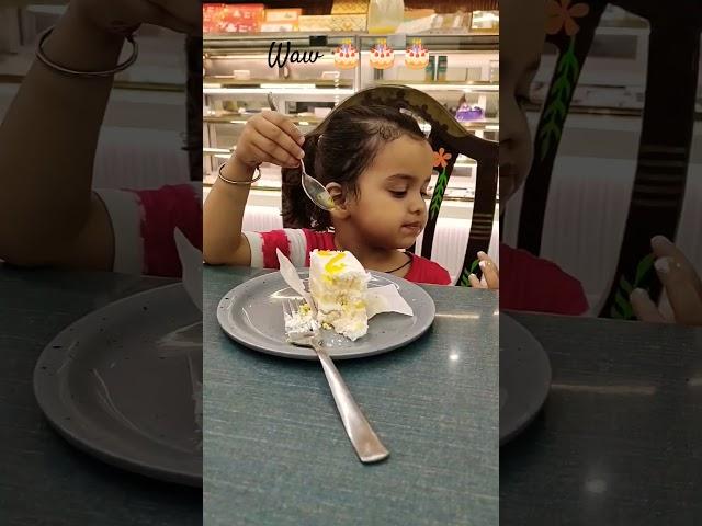 Kashvi to cake b kha gai #shorts #trending #ytshorts #entertainment #reels #love #cake