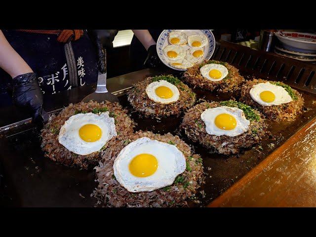 Amazing Okonomiyakki! A restaurant famous for Japanese-style teppanyaki. / Korean street food