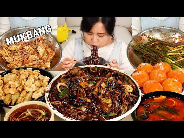 Cooking Mukbang :) After making kimchi, I was hungry so I ordered black bean noodles.