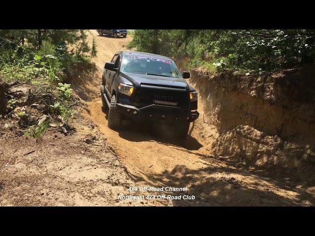 2016 Toyota Tundra Offroad Using 4WD 4LO ATRAC System To Climb Hill On 35 Inch Tires