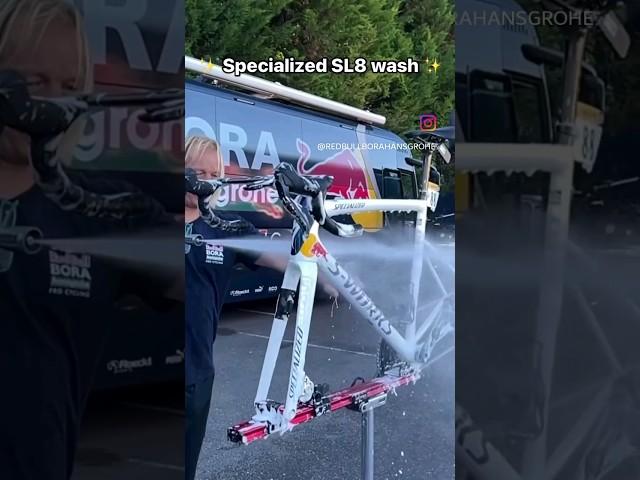 bike wash at Tour de France. so smooth  #tourdefrance @LeTourDeFrance #atifwheeler92 #cycling