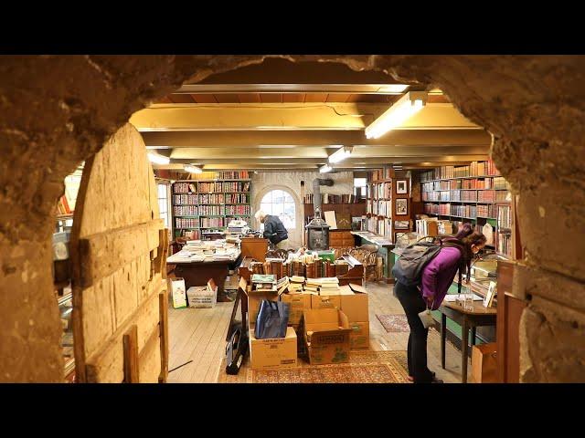 This bookstore has over 300,000 books!