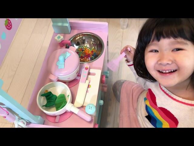 キッチンのおもちゃでリアル赤ちゃんのおせわごっこ！おゆうぎ Shop and Kitchen Toy