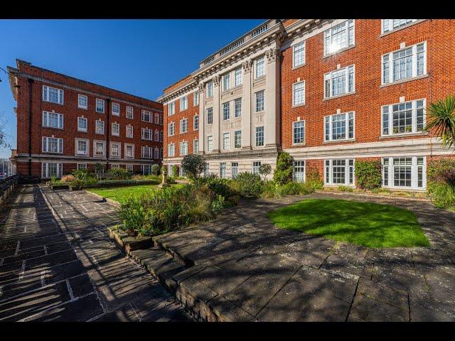 Lovely apartment for sale in the heart of Kensington, London