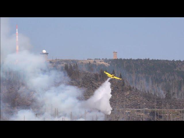 Löschflugzeuge im Einsatz beim Waldbrand am Brocken 2024