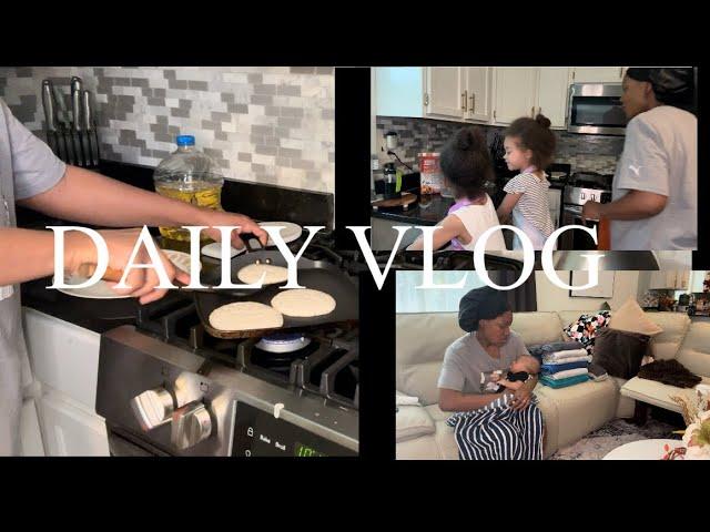 DAILY VLOG: MAKING BREAKFAST WITH THE KIDS + MULTITASKING WITH A NEW BABY