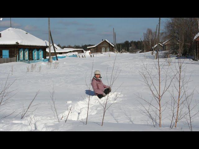 Живет один в глухой тайге с советским паспортом. Отрезанные снегом жители заброшенных деревень