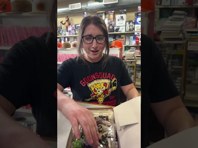 Thrift Girl Brings in VINTAGE Magic the Gathering BOOSTER BOX #gamestore #mtg #magicthegathering