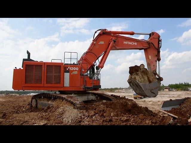 Hitachi EX1200 loading A30G