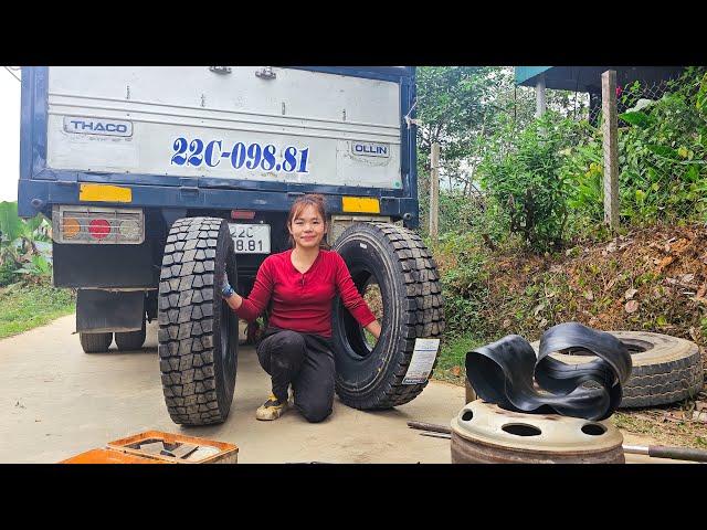 Mechanic girl rescues a truck whose tire burst in the middle of the road