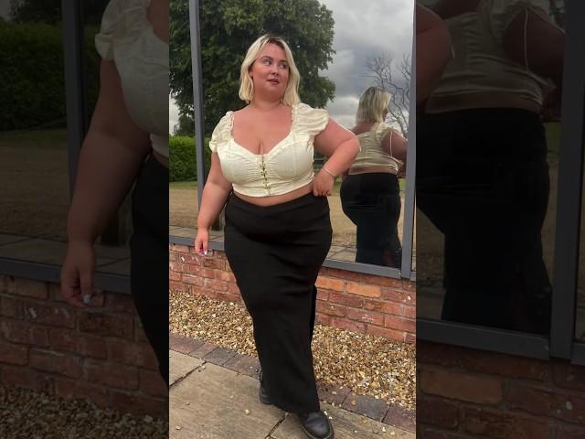 Isobel Reno ~ Plus Size Curvaceous Glamour Model ~ Bio #shorts